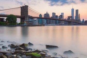 New York City skyline - Brooklyn Bridge - Manhattan (USA) by Marcel Kerdijk