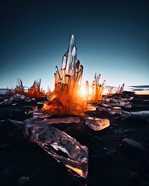 Eiskristall am Strand bei Sonnenaufgang