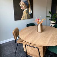 Klantfoto: Meisje met de parel en zonnebril - Fela de Wit van Fela de Wit, op canvas