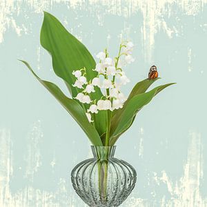 Muguet dans un vase en verre sur Klaartje Majoor