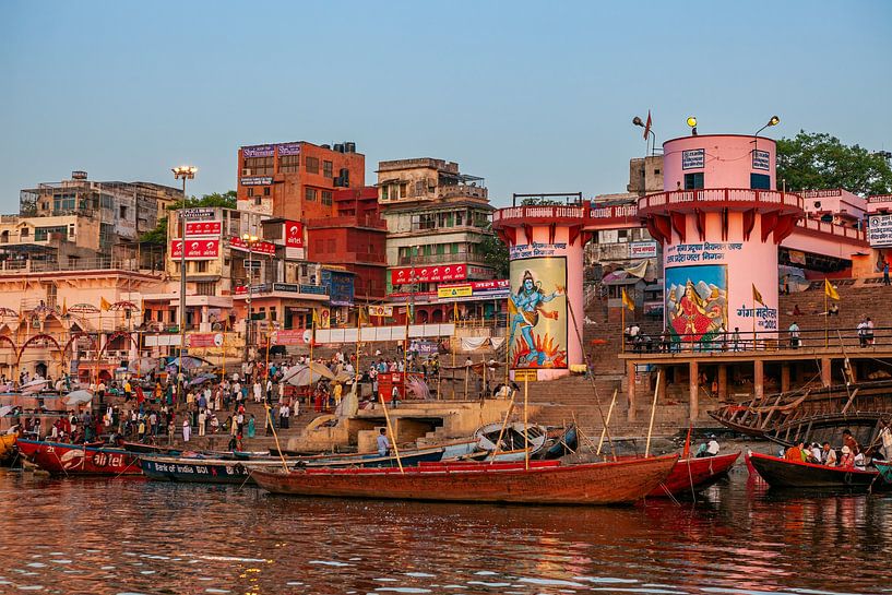 Die Ghats von Varanasi am Ganges von Roland Brack