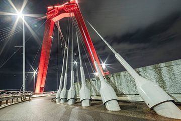 De kabels van de Willemsbrug
