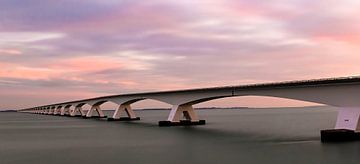 Panorama Zeelandbrug tijdens zonsopkomst