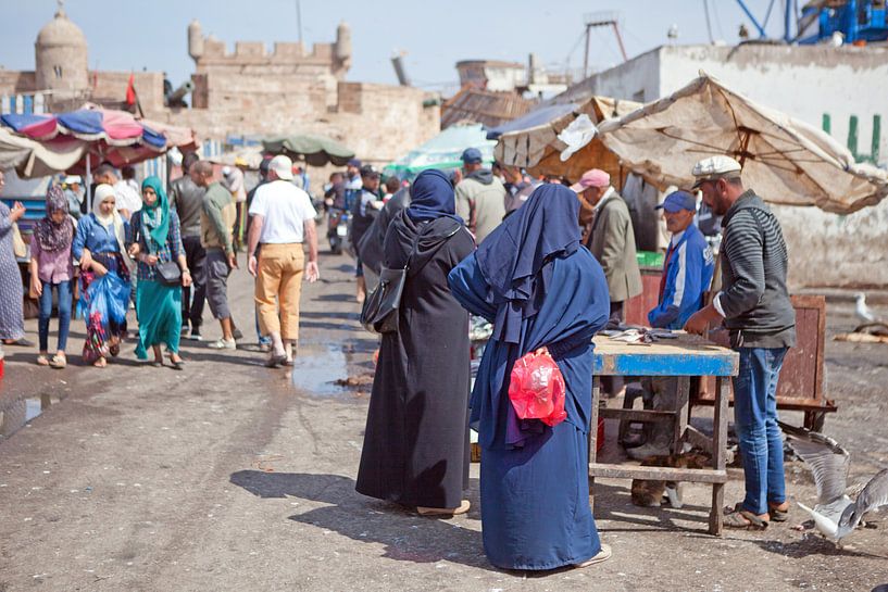 Vismarkt in de haven van Essaouira (Marokko) van t.ART