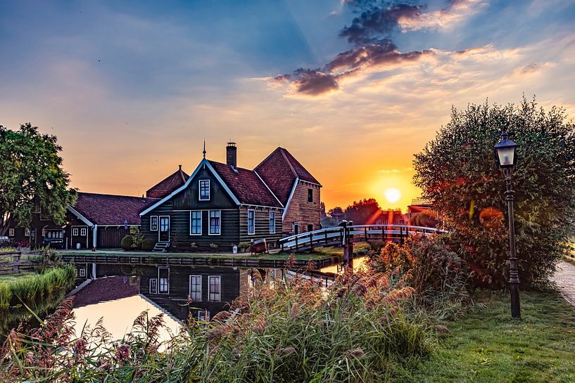 Lever de soleil à De Zaanse Schans, Pays-Bas par Gert Hilbink
