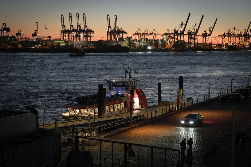 Hamburg by Hello Pompoyo