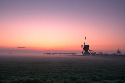 Lever du soleil sur le moulin sur Jacco van Son