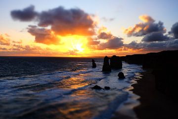 Zonsondergang bij de Twaalf Apostelen (Australië -Princetown) van Steve Puype