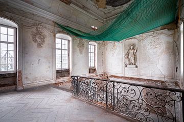 Verlassene Treppe im Ballsaal.