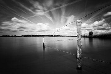 Afrastering in rivier de Lek bij Schalkwijk (Long Exposure) van André Blom Fotografie Utrecht