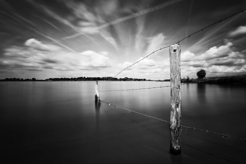 Clôture dans la rivière Lek près de Schalkwijk (Longue exposition) par André Blom Fotografie Utrecht