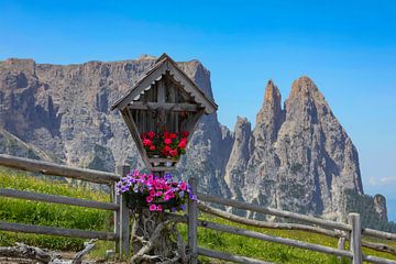 Croix de montagne sur l'Alpe de Siusi