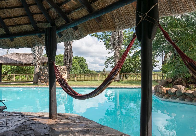 een hangmat bij het zwembad by ChrisWillemsen