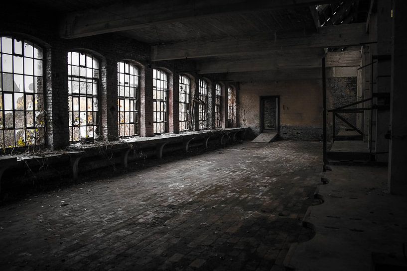 Abandoned crystal factory by Michel Klanke