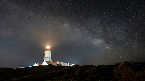 Vuurtoren onder de Melkweg in Portugal