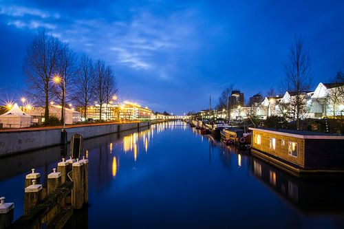 Merwedekanaal en de Jaarbeurs in Utrecht
