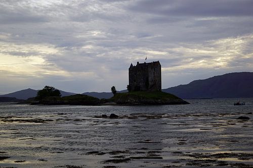 Castle Stalker is een torenhuis ongeveer 2,5 kilometer ten noordoosten van Port Appin