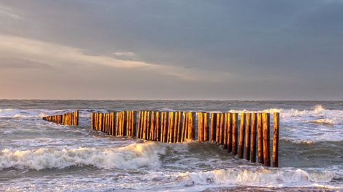 Golfbreker in het laatste zon licht