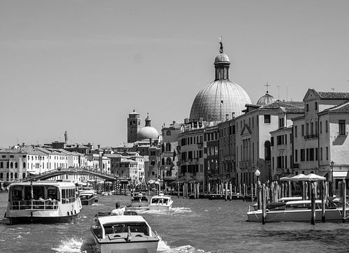 Monochroom beeld van de stad Venetië in Italië