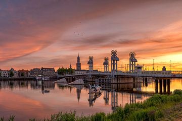 Stadsbrug Kampen zonsondergang van Fotografie Ronald