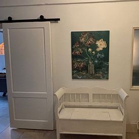 Photo de nos clients: Bouteille avec pivoines et delphinium bleu, Vincent van Gogh, sur toile