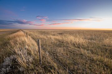 Wolken boven de eindeloze prairies in Canada van Christiaan Poot