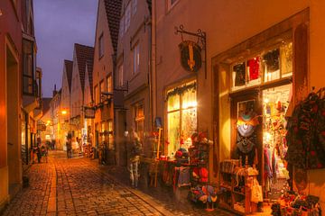 Bremen Schnoorviertel met kerstverlichting in de schemering, Bremen, Duitsland