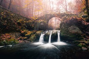 Triple cascade