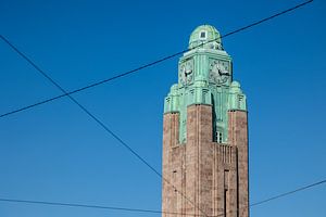 L'insolite tour de l'horloge en granit de la gare centrale d'Helsinki