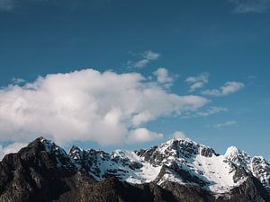 Bergtoppen in Lofoten, Noorwegen van Jelle Dobma