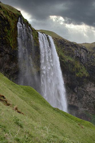 Seljalandsfoss, ein 65 Meter hoher Wasserfall im Süden Islands
