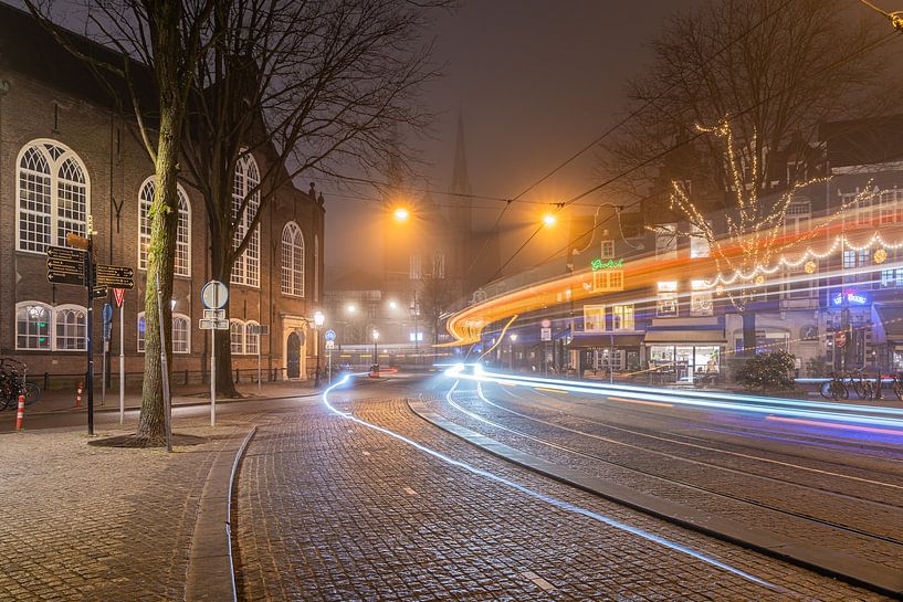 Amsterdam in de Mist – Avondrit over het Spui van Jeroen de Jongh Fotografie