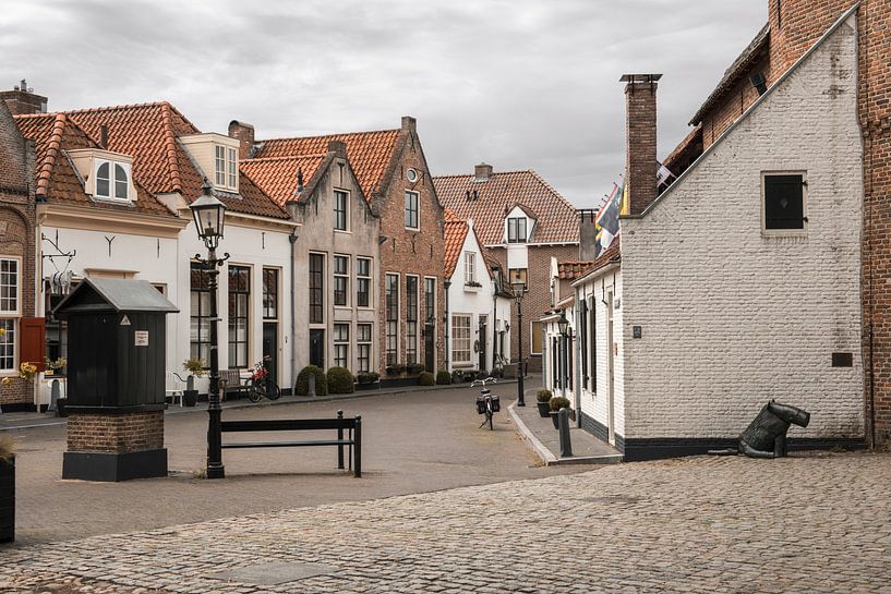 Fish market and statue of the dog in Harderwijk by Elles Rijsdijk