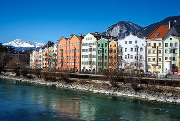 Oude stad aan de oever van de Inn in Innsbruck van ManfredFotos