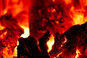 Glühende Glut brennende Holzkohle Nahaufnahme