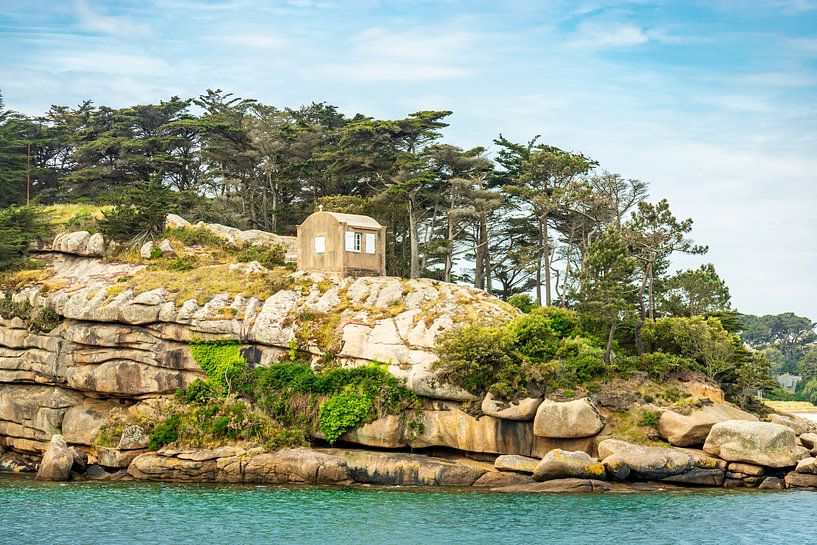 Travelling along the pink granite coast of beautiful Brittany near Ploumanac&#039;h - France by Oliver Hlavaty