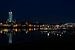 Nacht-Skyline Deventer am Fluss IJssel von Peter Apers