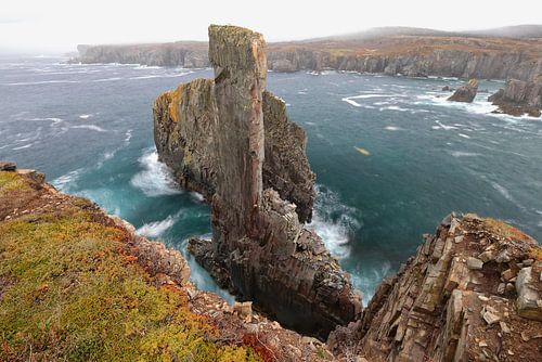 De schoorsteen bij Spillars Cove in Newfoundland en Labrador, Cana
