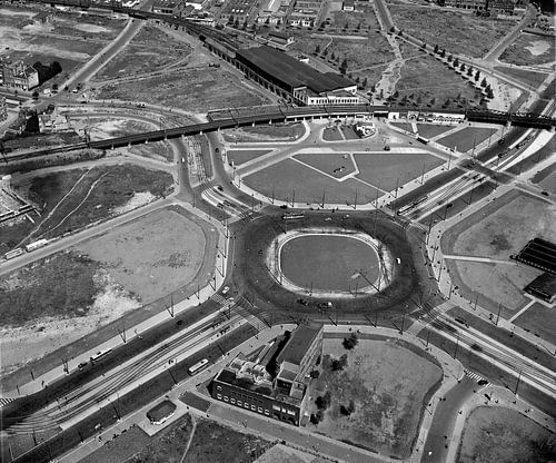 Rotterdam - Hofpleingebied met station Hofpleinbegin jaren 50Orientatie gechecked.De gegevens van de