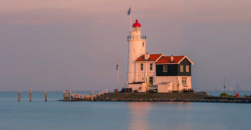 Zonsondergang bij het Paard van Marken, Nederland