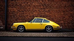 Gelber Porsche 911 E 2.0 1969 von PixelPrestige