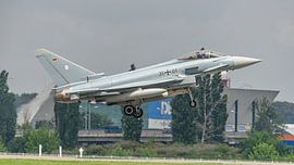 A Luftwaffe Eurofighter Typhoon landing.