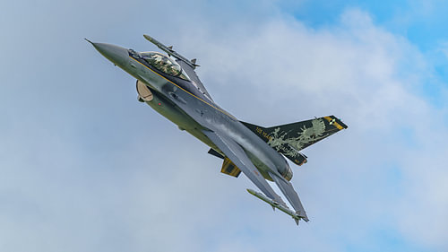 Luftwaffe: General Dynamics F-16 Fighting Falcon.