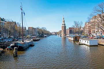 Paysage urbain d'Amsterdam aux Pays-Bas avec la tour Montelbaan sur Eye on You