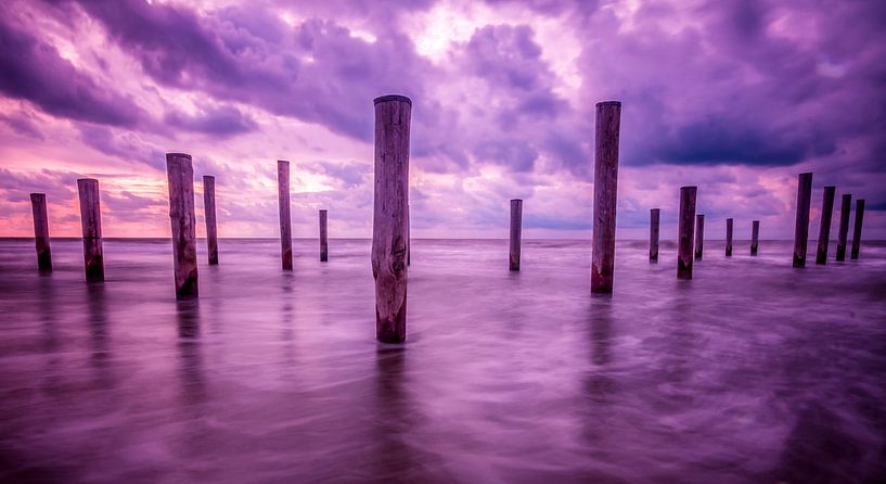 Purple sky in Petten by peterheinspictures