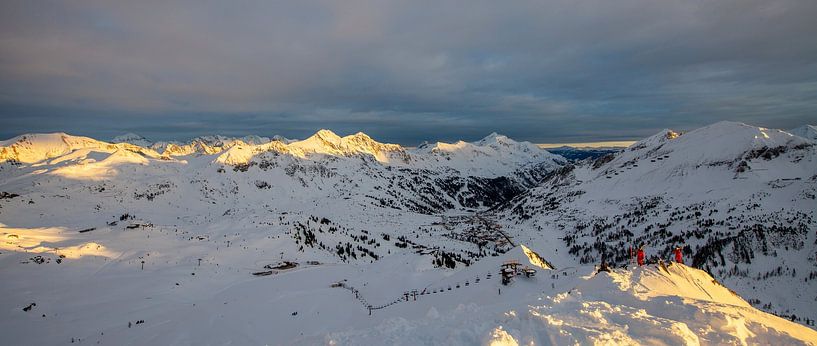 Un panorama hivernal dans le domaine skiable d'Obertauern par Christa Kramer