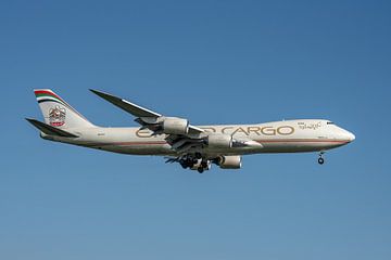 Boeing 747-8 Cargo in Etihad kleuren.