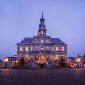 Rathaus von Maastricht bei Nacht von Monique van Helden
