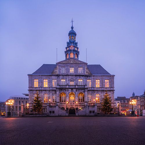 Rathaus von Maastricht bei Nacht