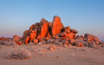 Sunrise in the desert by Chris Stenger